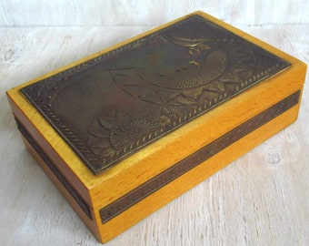 Vintage Wooden Treasure Chest – Rustic Jewelry Box Keepsake Storage Decor