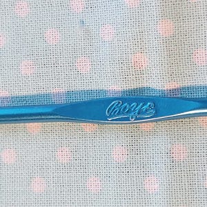 Boye Aluminum Size &quot;D&quot; Crochet Hook (Tapered Throat)