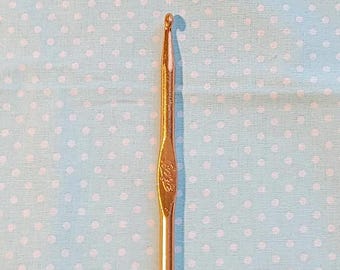 Boye Aluminum Size " I " Crochet Hook (Tapered Throat)