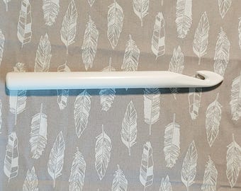 X-tra Large Size Q Plastic Crochet Hook
