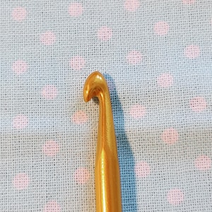 Boye Aluminum Size &quot; G &quot; Crochet Hook (Tapered Throat)