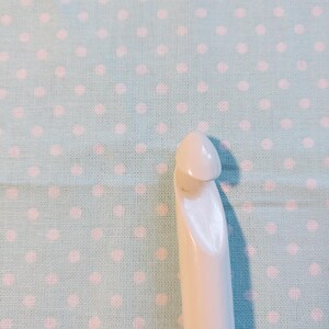 Susan Bates Large Plastic Size P Crochet Hook (In-Line Throat)