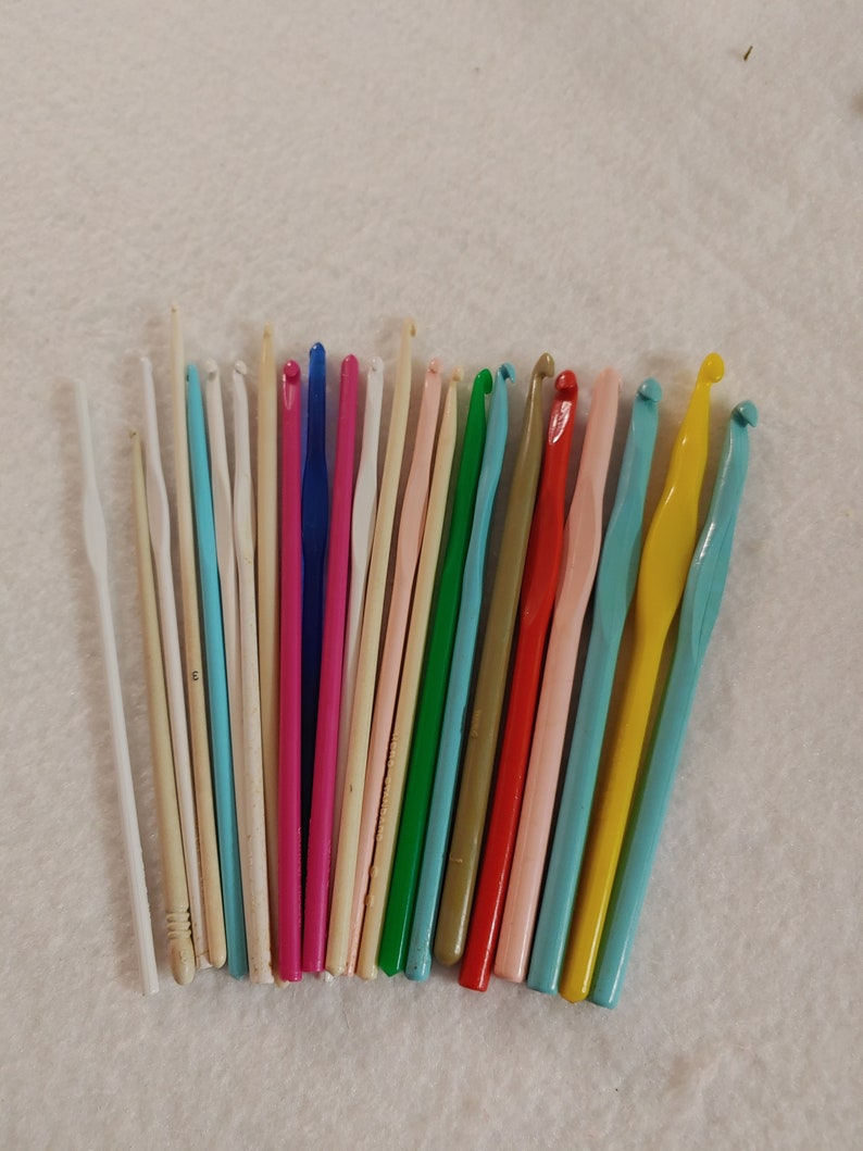 Vintage Plastic Crochet Hooks various sizes Etsy