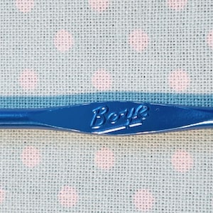 Boye Aluminum Size &quot; E &quot; Crochet Hook (Tapered Throat)