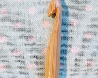 Aguja de crochet de bambú tamaño H o 5,50 mm