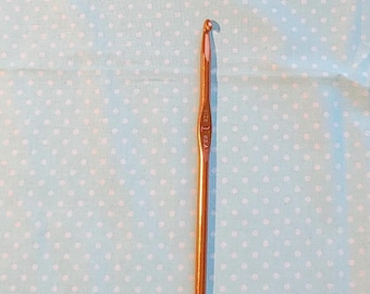 Boye Aluminum Size " I " Crochet Hook (Tapered Throat)