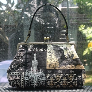 Bolso de hombro de Halloween / bolso de clutch / bolso impreso con lámpara de araña, murciélago y cuervo, marco de metal de bloqueo de beso, hecho a mano