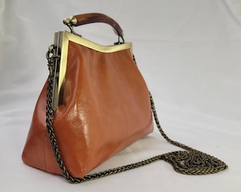 Vegan leather crossbody / handbag with mock tortoise shell top handle, kiss lock metal frame opening, detachable chain. Retro & classic