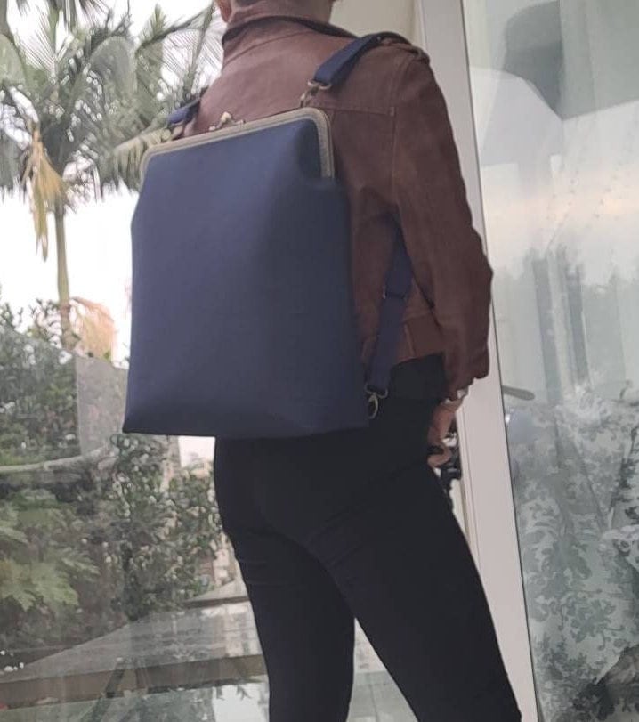 新品未使用 kiss lock キスロック がま口 ネイビー 紺　ポーチ Amazon.com: Luxury Blue Baroque Kisslock Clutch Purse, Chenille