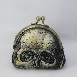 Gruselige Schädel Kuss Schloss Halloween Münze Geldbörse. Kuss-Schloss-Metall-Rahmen.  Handgefertigt.