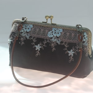 Bolso bordado o bolso clutch para teléfono, maquillaje o bolso. Cierre de cierre de marco metálico kiss lock.  Aspecto retro, elegante, mini, vintage