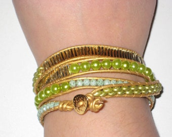 Bracelet wrap cuir 4 tours style bohème chic or vert Matubo Miyuki buggles Perles magiques Preciosa Bouton métal doré