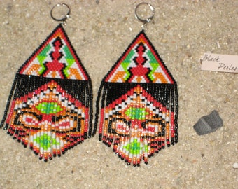 Boucles d'oreille dormeuses triangle à franges Style ethnique Amérindien Miyuki délicas noir rouge orange blanc vert Brick stitch