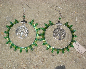 Boucles d'oreilles créoles Style ethnique chic Miyuki Délicas vert Preciosa vert facettes Arbre de vie Brick stitch