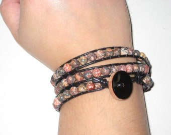 Bracelet wrap cuir 3 tours Style bohème chic Perle en jaspe léopard Bouton bois noir