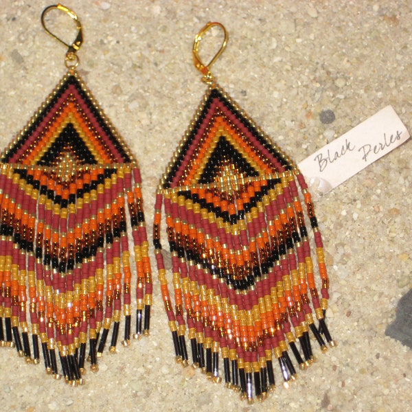 Boucles d'oreille dormeuses triangle à franges Style ethnique Amérindien Miyuki délicas noir or marron doré Tube Miyuki Brick stitch