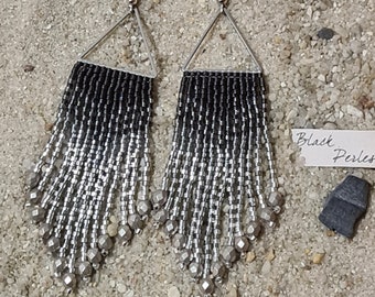 Boucles d'oreilles triangle Miyuki Delicas argent gunmetal gris Preciosa métal argenté Brick stitch