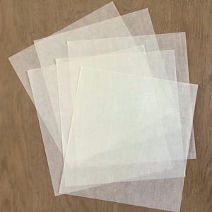 Feuilles de papier crème glassine vintage : du papier artisanal transparent pour des projets créatifs