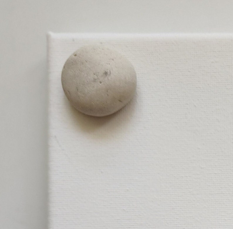 Couple Pebble Art on Canvas: Cinnamon Stick Bench, Retirement Gift bild 3