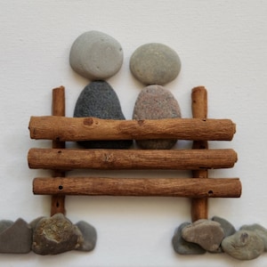 Couple Pebble Art on Canvas: Cinnamon Stick Bench, Retirement Gift bild 2