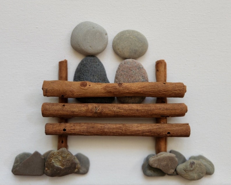 Couple Pebble Art on Canvas: Cinnamon Stick Bench, Retirement Gift bild 2