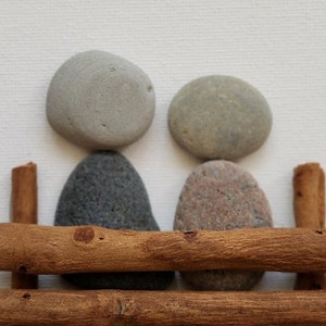 Couple Pebble Art on Canvas: Cinnamon Stick Bench, Retirement Gift bild 5