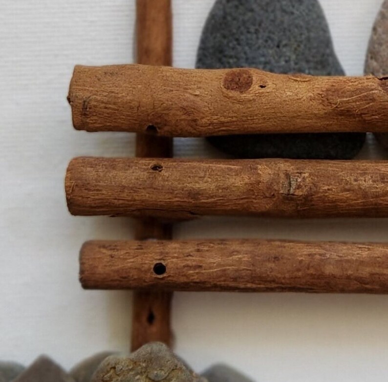 Couple Pebble Art on Canvas: Cinnamon Stick Bench, Retirement Gift bild 4