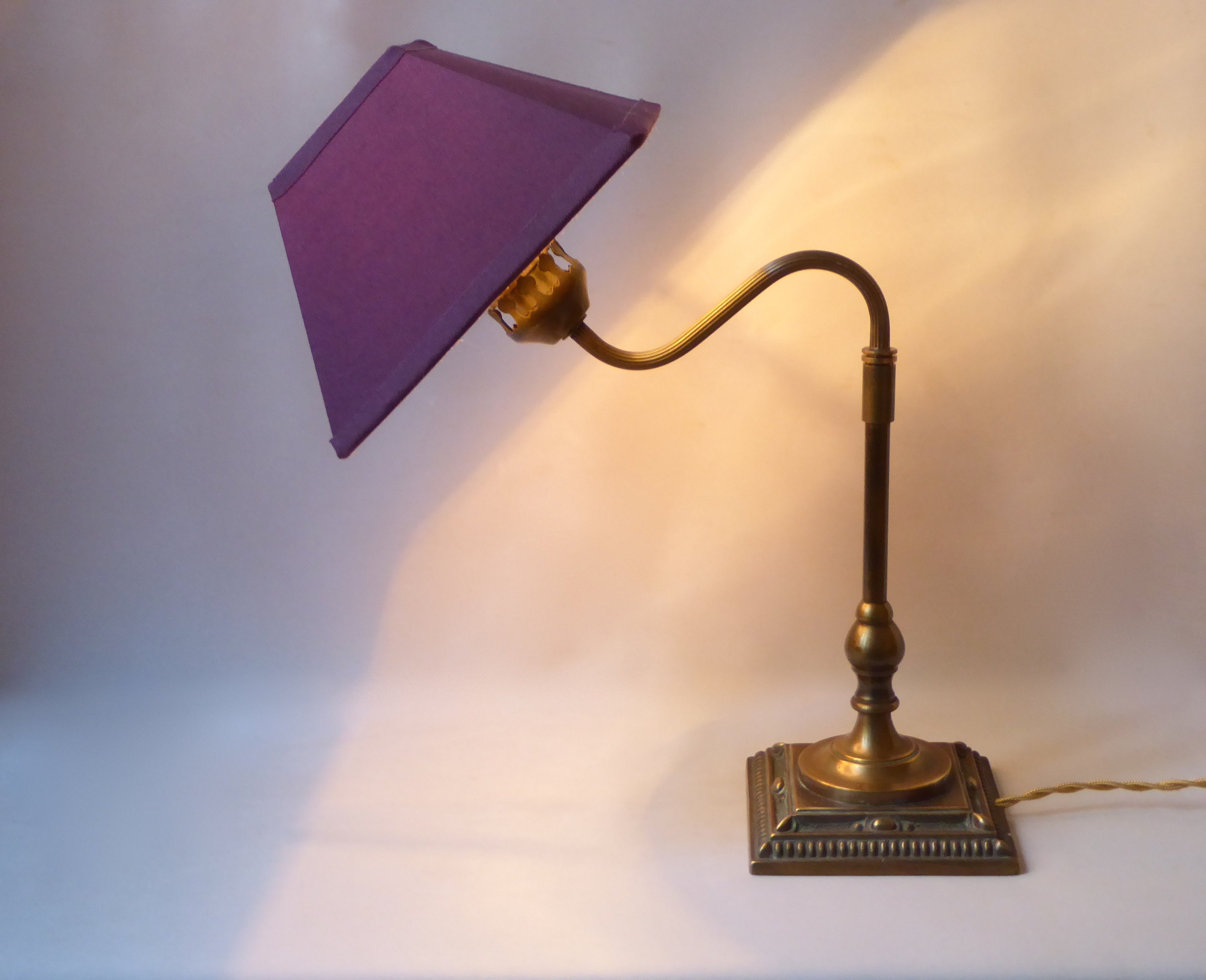 Courtoise - Lampe à Poser Bronze et Tissu Pièce Unique
