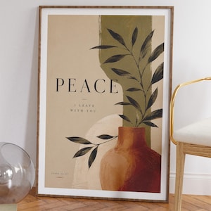 Puede incluir: Una lámina de arte mural enmarcada con fondo beige, una pincelada vertical verde oliva, un jarrón color terracota y ramas de hojas verde oscuro. El texto dice PEACE I LEAVE WITH YOU y JOHN 14:27 en letras negras con serifa.
