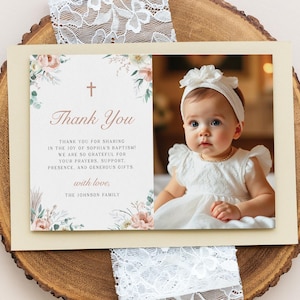 Plantilla de tarjeta de agradecimiento para bautizo con foto, tarjeta de agradecimiento con foto, comunión, bautizo, flores rosas, vegetación, editable, imprimible, AD59