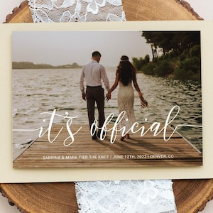 È un annuncio di matrimonio fotografico ufficiale, annuncio di matrimonio di fuga d'amore stampabile, annuncio di matrimonio fotografico, matrimonio rustico fai da te