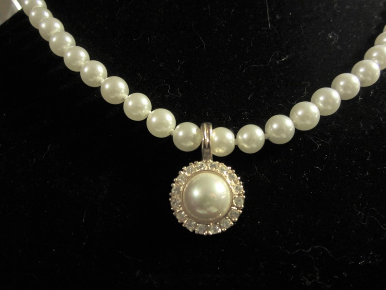 beaded pendant necklace with gold and crystal accents