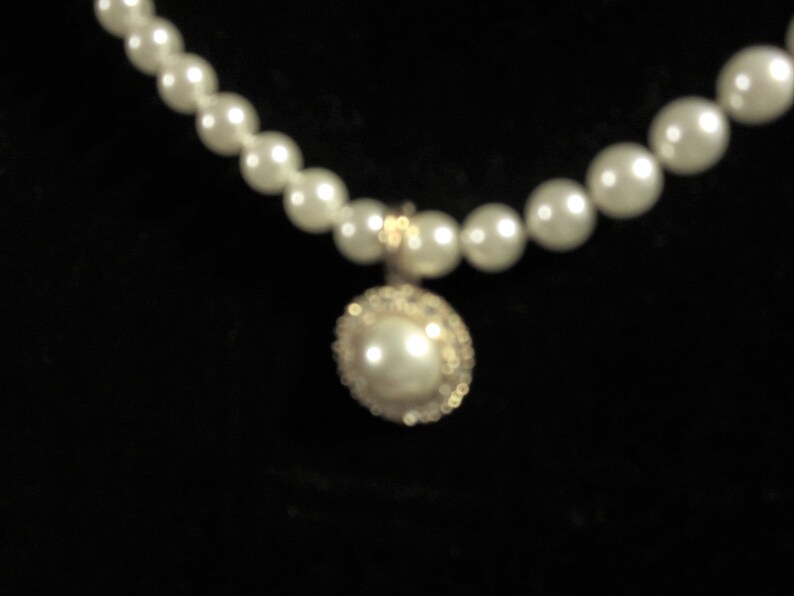 beaded pendant necklace with gold and crystal accents