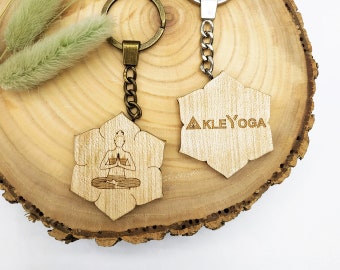 Porte-clés yoga, cadeau de Noël pour professeur de yoga, cadeau yoga, porte-clés en bois, porte-clés personnalisé, cadeau client, breloque yoga