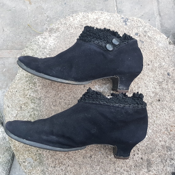 30s 40s sheepskin black shoe-boots, kitten heel