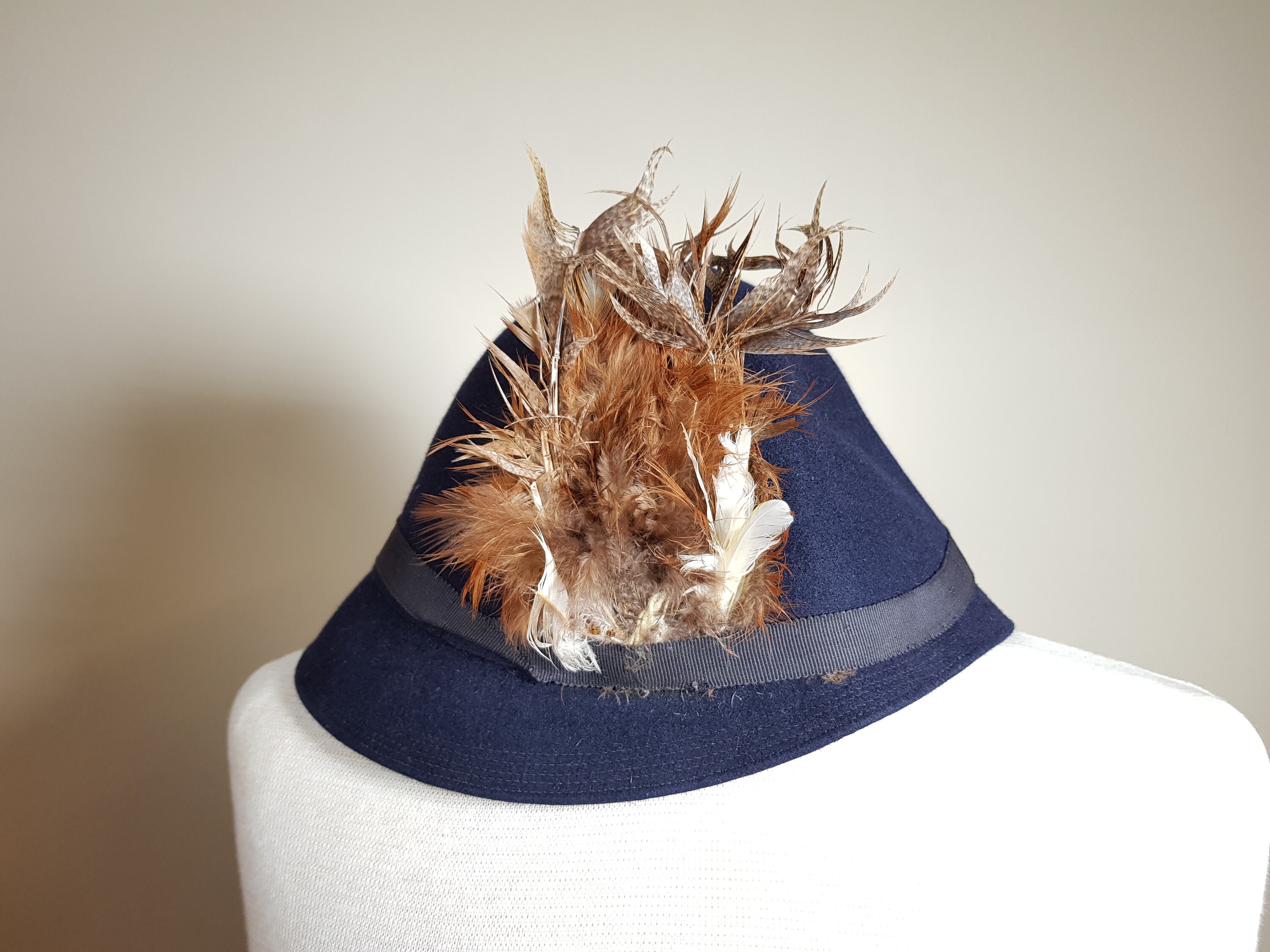 30s Feather Cloche Robin Hood Style 