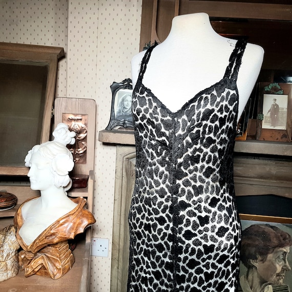 Late 20s early 30s black lace backless evening dre