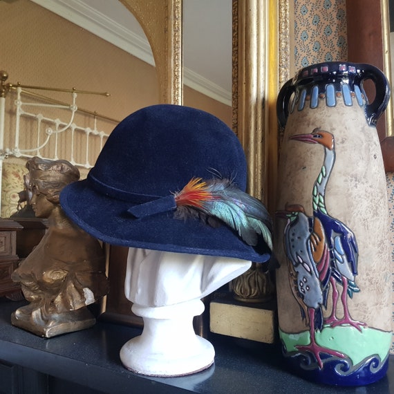 Fabulous original 30s cloche hat with exotic feath