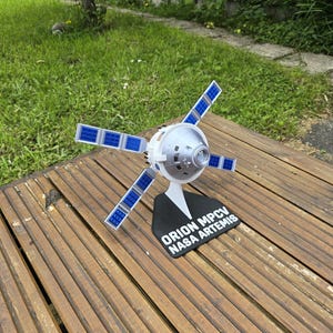 ORION MPCV Spacecraft Model – Artemis NASA Rocket Capsule – 1:48 Scale 13&quot; – Fully Assembled with Decals + Stand - U K Made - Space Gift