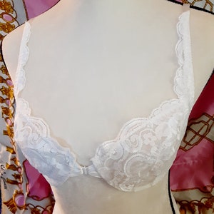 Vintage Victoria&#39;s Secret Lace Bra Gold Label 1990 Underwire Second Skin Sissy