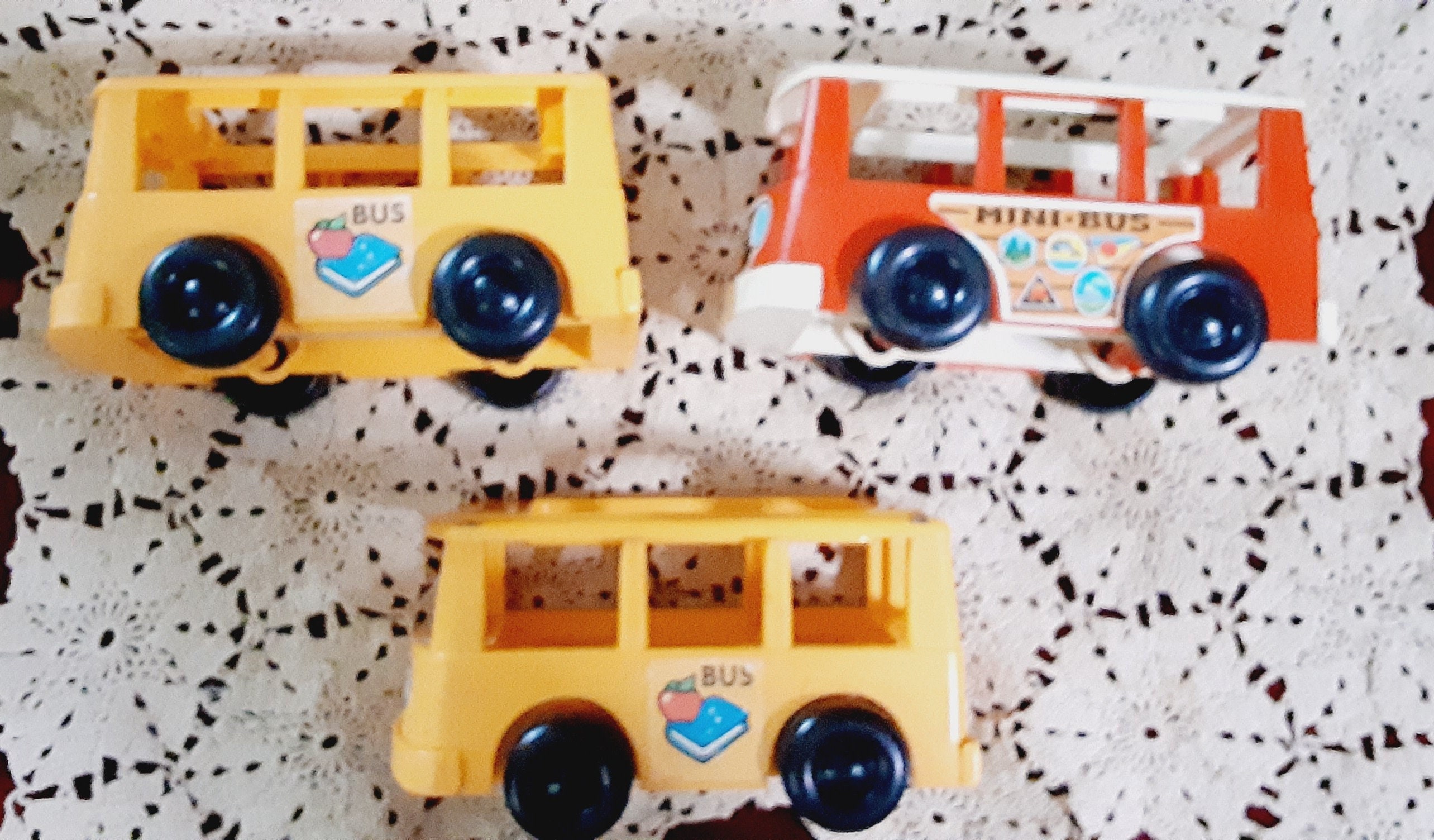 Fisher-Price Little People Autobús escolar amarillo (Mattel GTL68), versión  en español