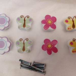 Keramik-Schubladengriffe, Knöpfe, verspieltes Blumen- und Schmetterlingsmotiv, Projekt, Heimwerkerbedarf, Rosa, Lila, Grün, Gelb