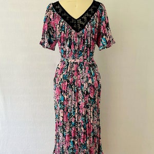 Vintage Floral Dress image 8