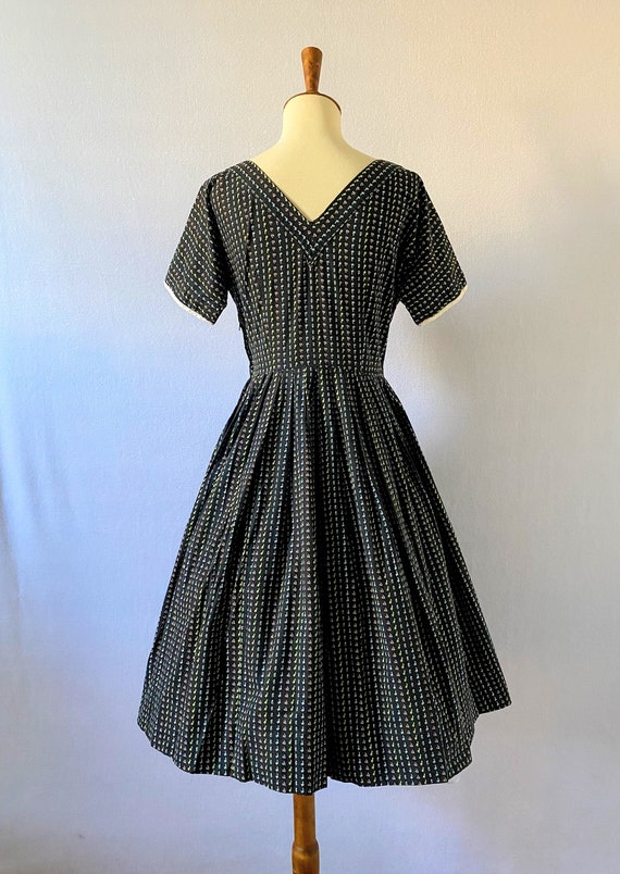 1950s Vintage Black and Floral Fit-and-Flare Dres… - image 8