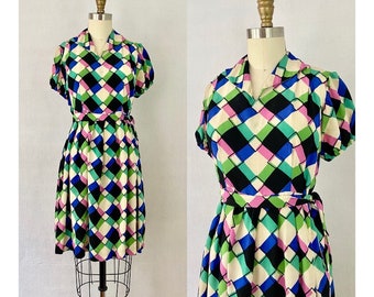 Vestido de verano de seda a cuadros de los años 40