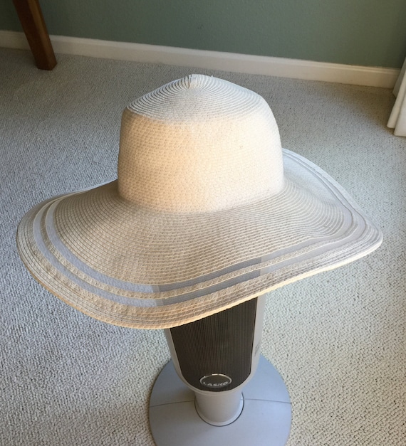 Vintage Charter Club Wide Brimmed Ladies Hat.  Siz