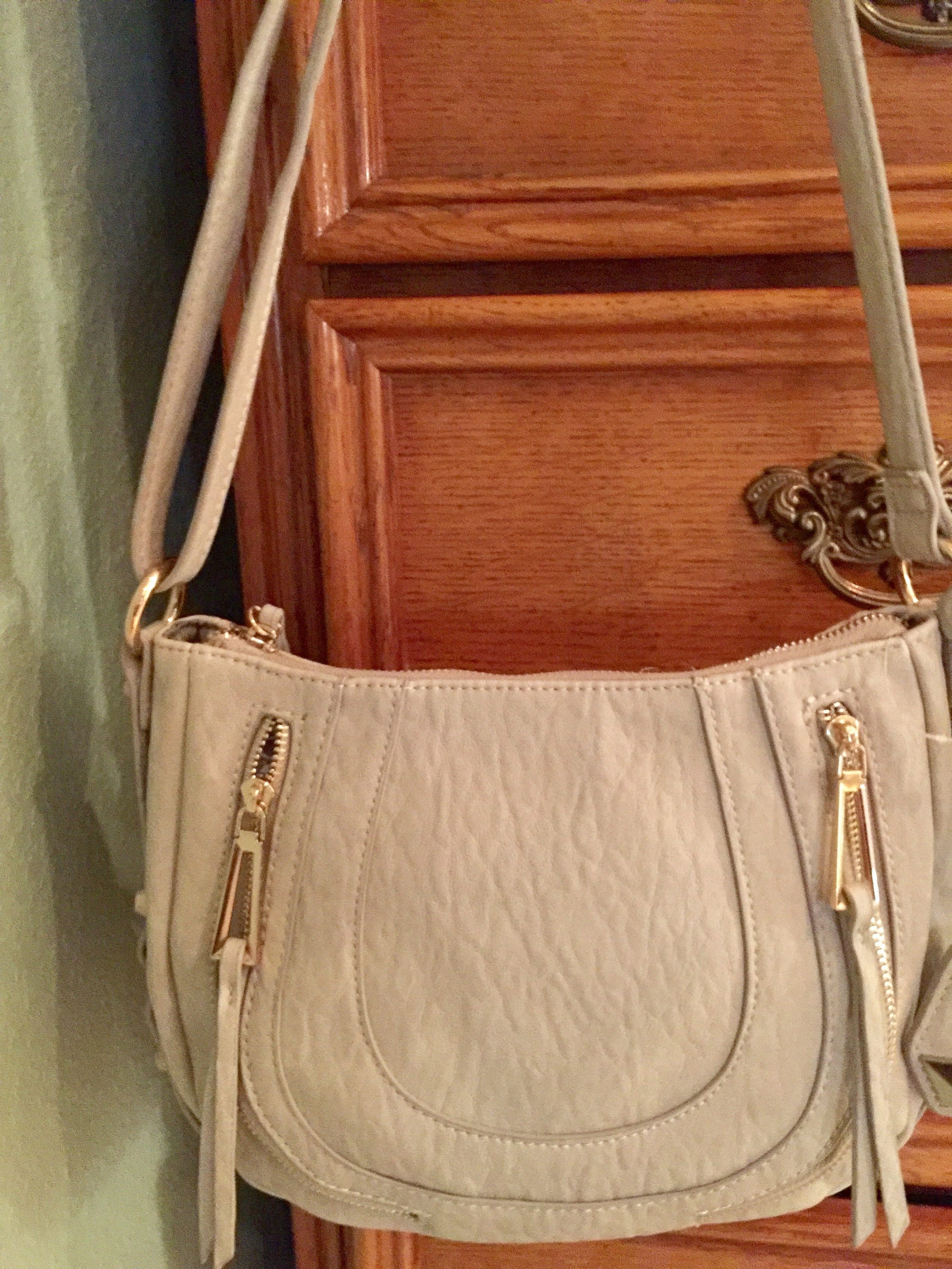 Jessica Simpson Sling bag/ shoulder bag, Women's Fashion, Bags & Wallets,  Shoulder Bags on Carousell
