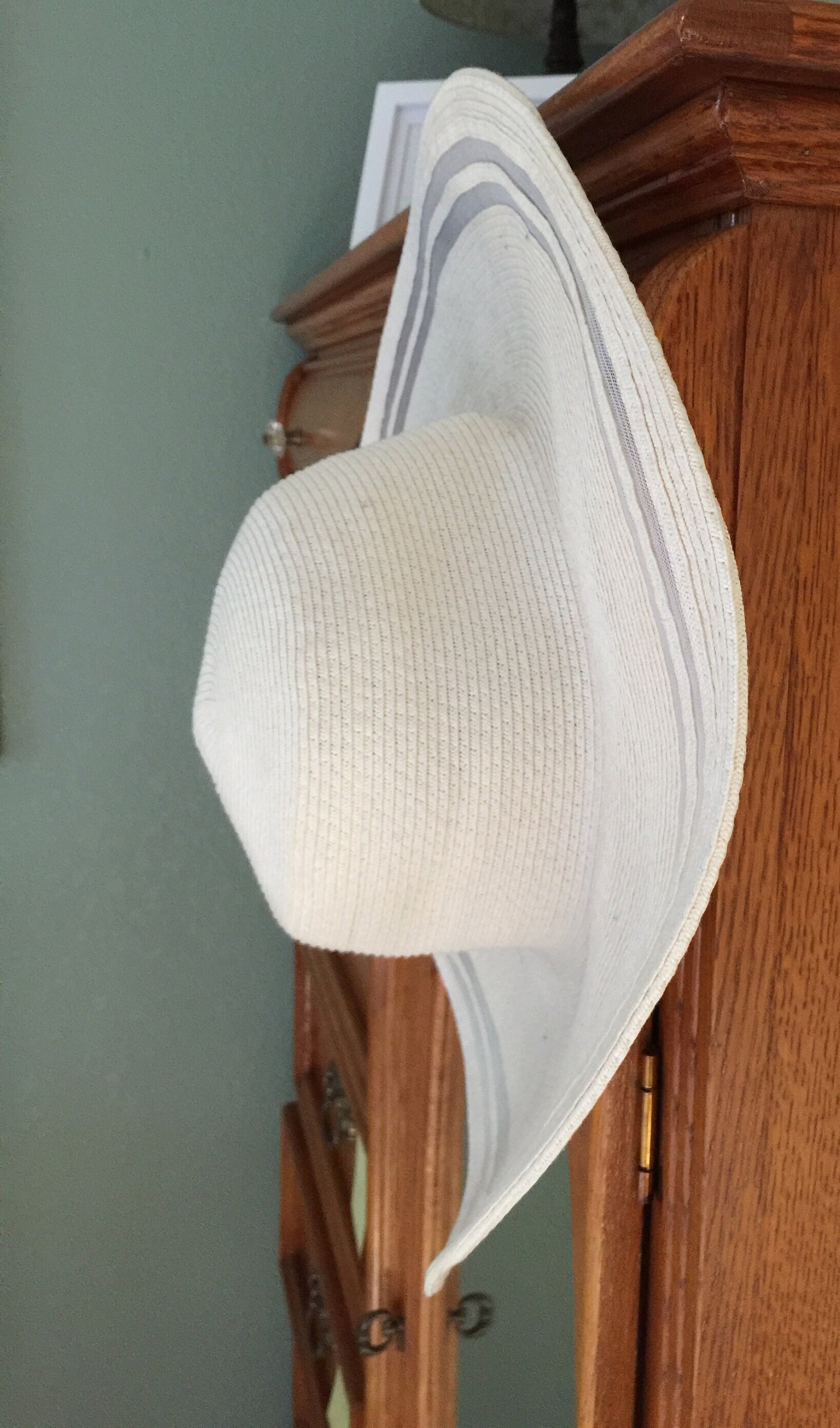 Vintage Charter Club Wide Brimmed Ladies Hat. Size 7. Ivory  display picture 3
