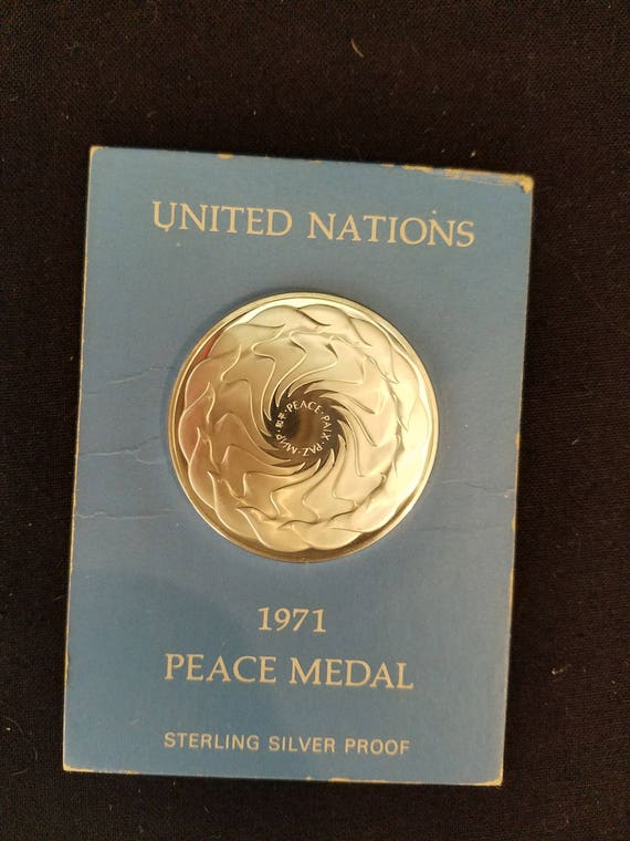 1971 United Nations Sterling Silver Peace Medal w/ Stand