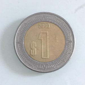 Vintage Year 2000 One Peso Mexican Coin - Very Fine Condition.